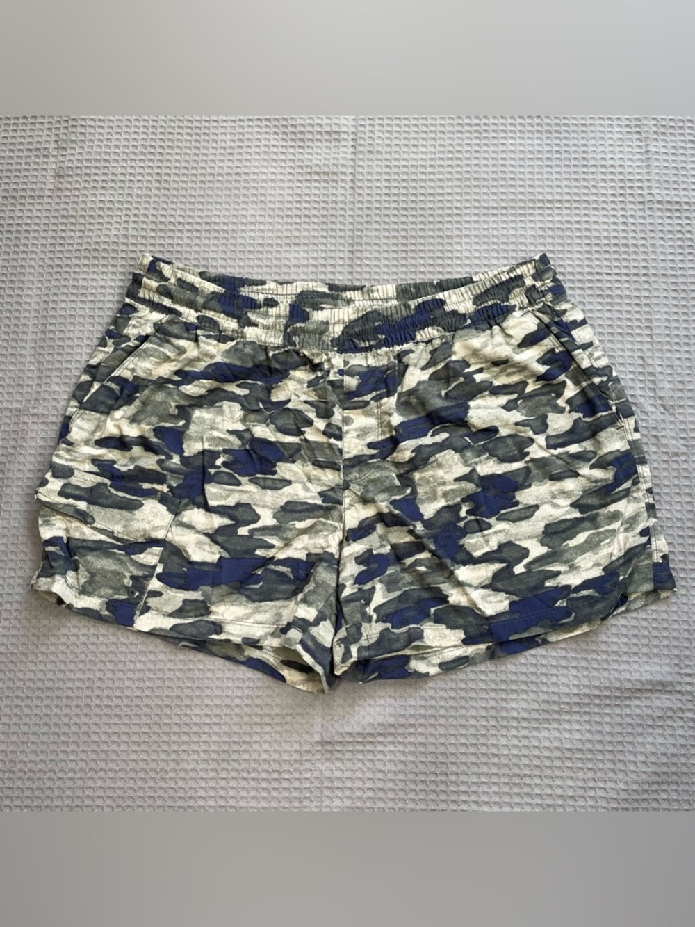Columbia Silver Ridge Camo Shorts XL Women’s 100% Nylon Athletic‎ Outdoor